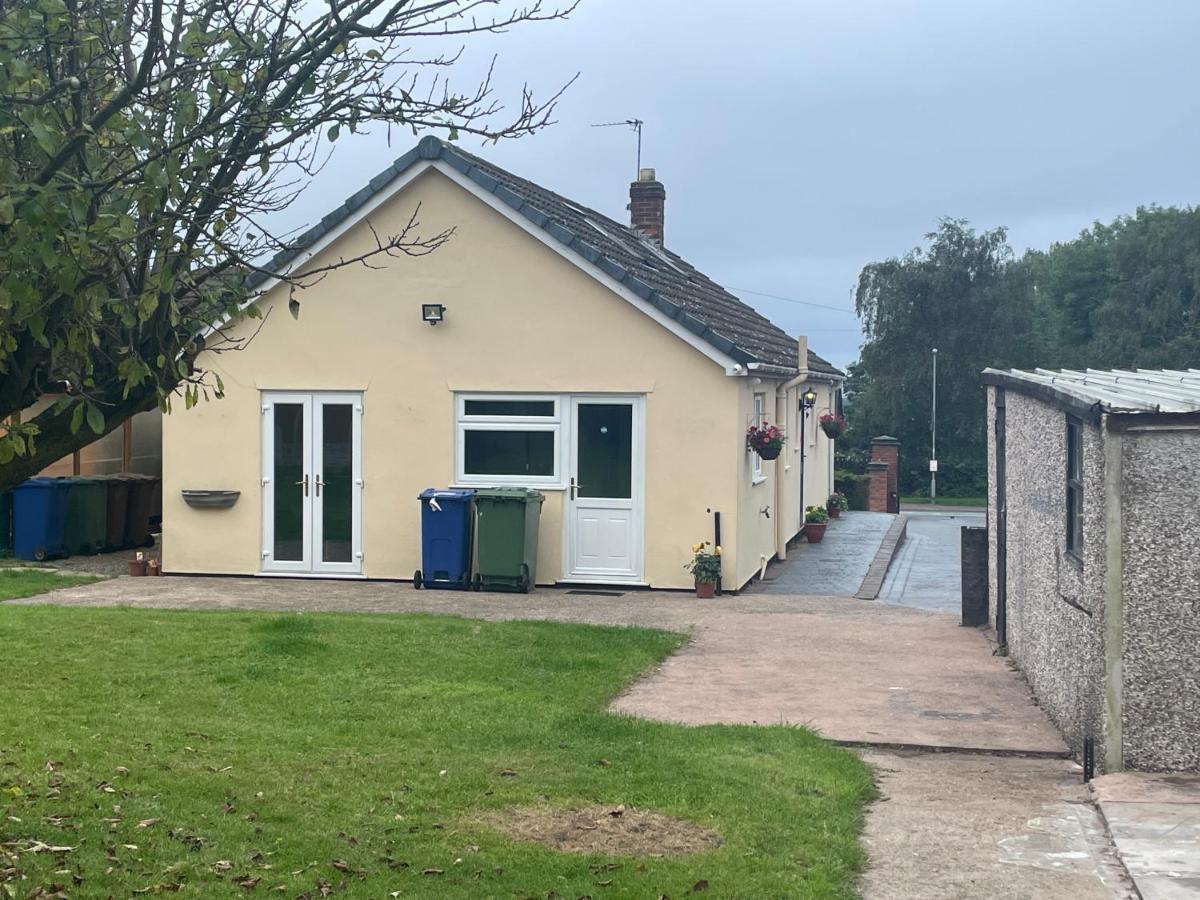 Detached Bungalow II Big Garden II Pet Friendly Villa Hednesford Eksteriør bilde